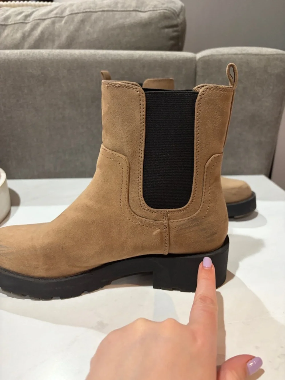 Old Navy Women's Tan Chelsea Lug-Sole Boots - Picture 4 of 5